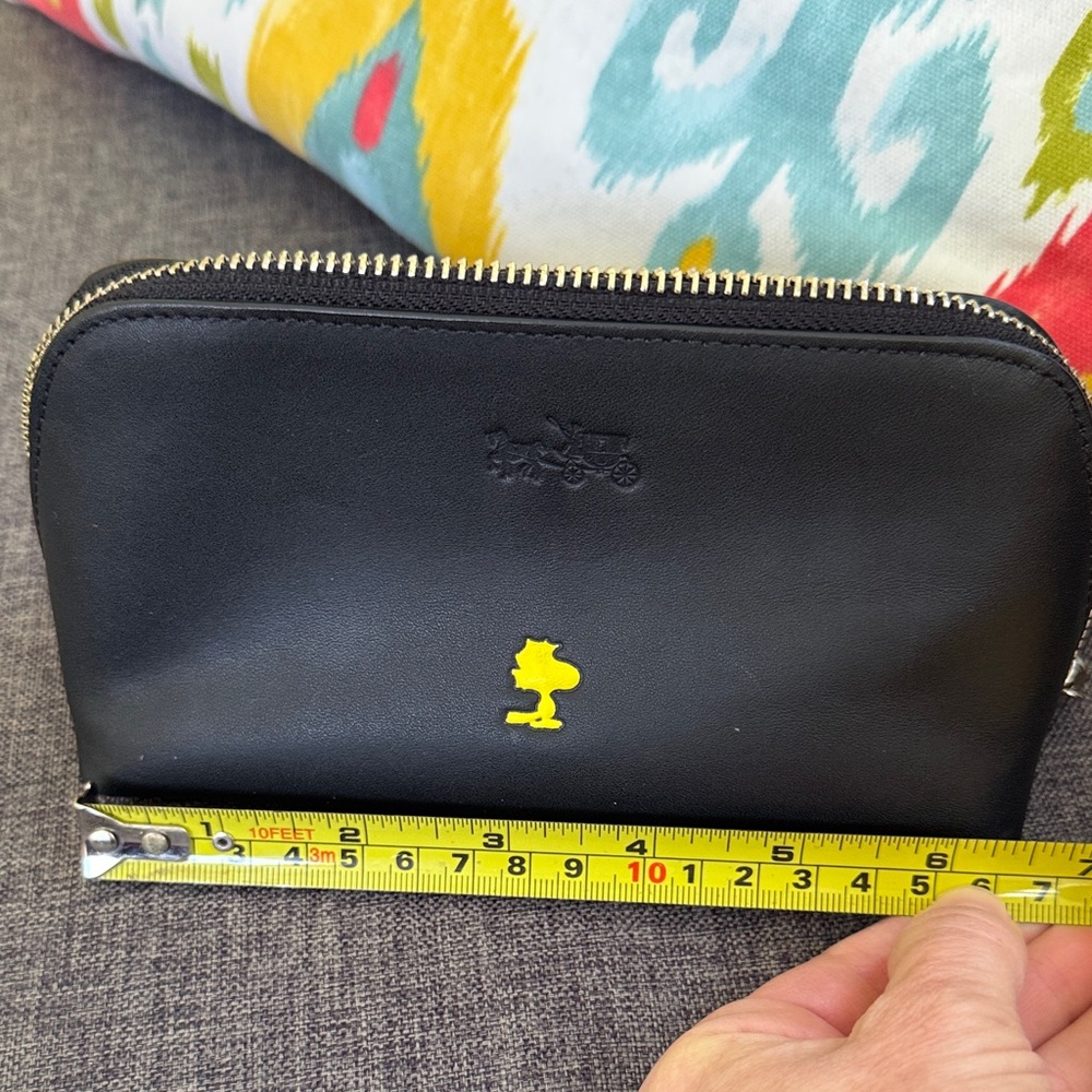 Coach Peanuts Black Cosmetic Bag with Yellow Woodstock LEATHER new - Picture 8 of 9